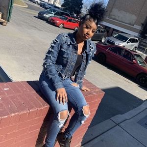 Meet your Posher, Nia